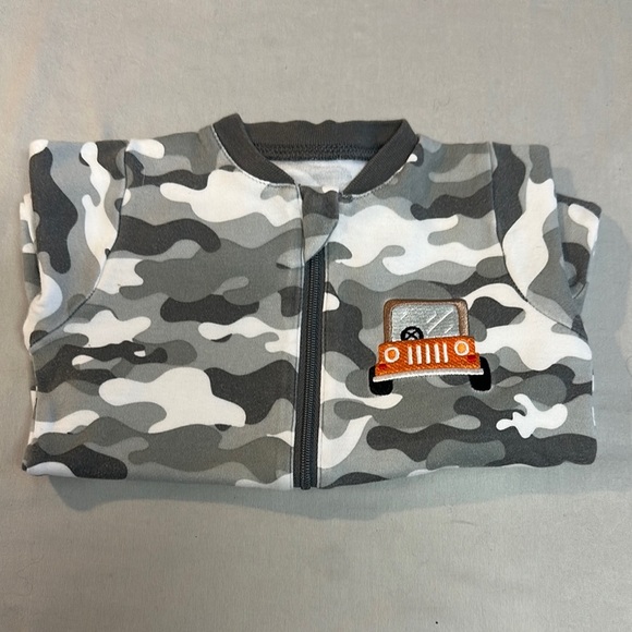 Tuffy Camouflage Baby Onesie/sleeper with embroidered car - Picture 1 of 3